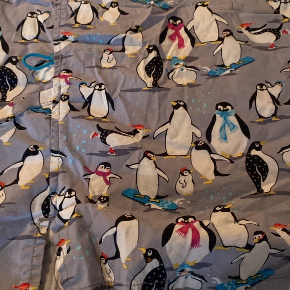 Women’s penguin scrub top size medium - Picture 2 of 6